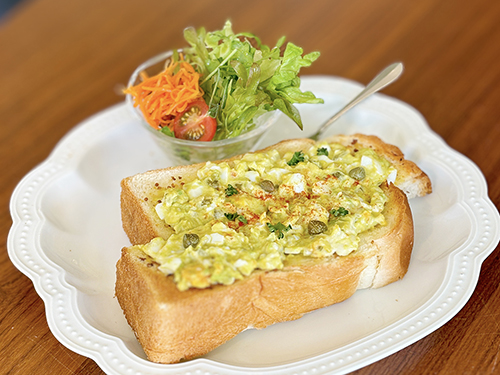 エッグアボカドトースト
